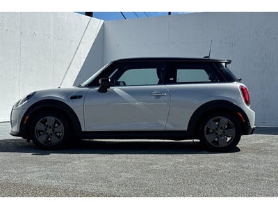 2023 MINI Cooper SE Electric .