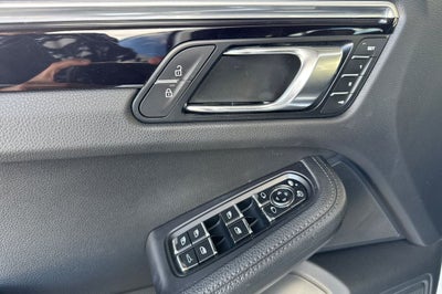 2021 Porsche Macan Base