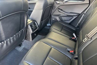 2021 Porsche Macan Base